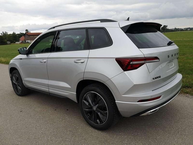 Neu Skoda Karoq SportLine 150 PS (110 kW) 2025 Reflexsilber metallic SUV