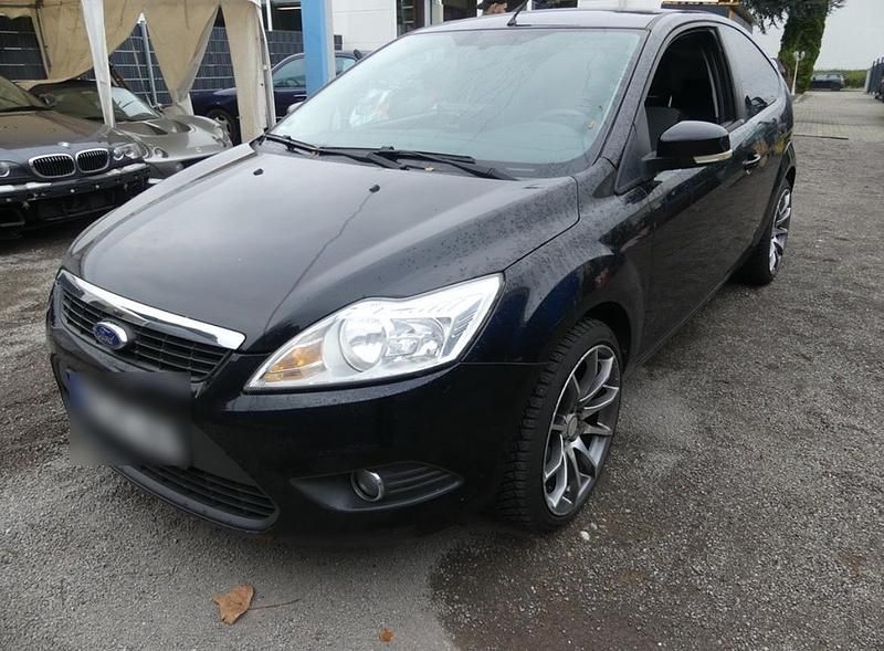 Schwarz Gebraucht 2011 Ford Focus Limousine | 2.900 € (Superpreis) - Bild 1/4