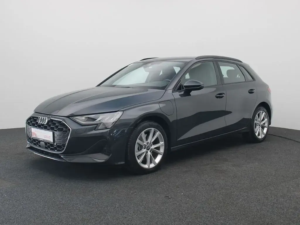 Gebraucht Audi A3 Sport 204 PS (150 kW) 2025 Grau Limousine