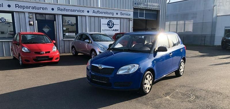 Gebraucht Skoda Fabia 60 PS (44 kW) 2010 Blau Limousine