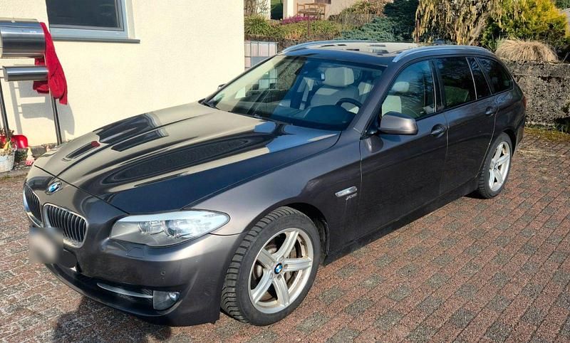 Gebraucht BMW 530 258 PS (189 kW) 2011 Braun Kombi