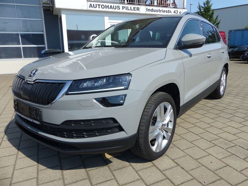 Grau Gebraucht 2022 Skoda Karoq Sport SUV | 17.800 € - Bild 1/4