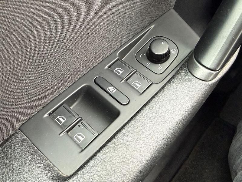 Gebraucht VW Passat Trendline 140 PS (102 kW) 2012 Blau Limousine