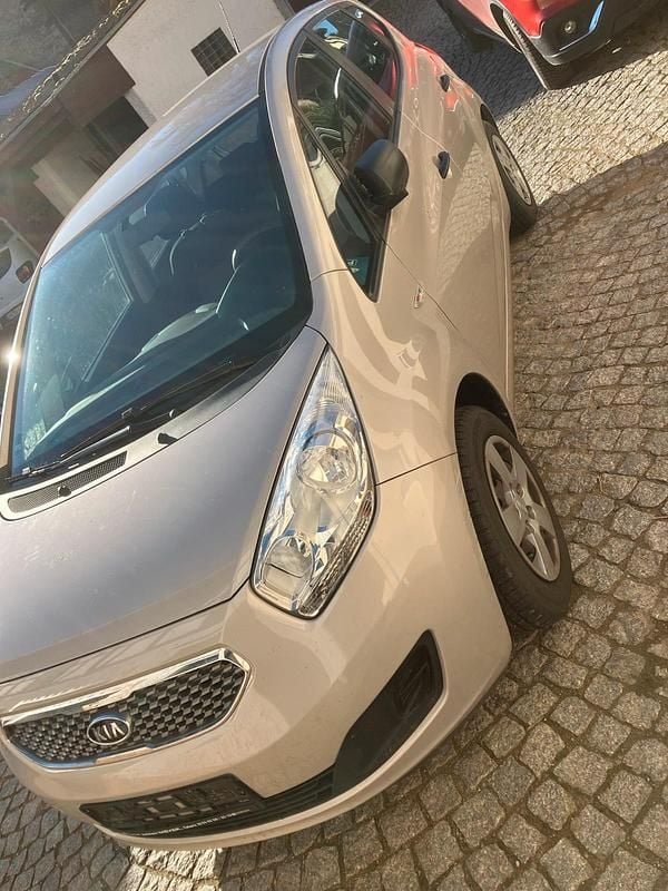 Silber Gebraucht 2010 Kia Venga Kleinwagen | 5.950 € (Fairer Preis) - Bild 1/4