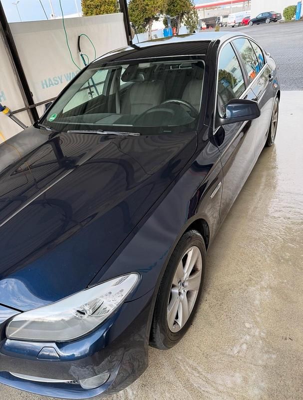Gebraucht BMW 523 204 PS (150 kW) 2011 Blau Limousine