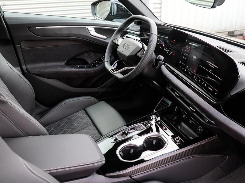 Gebraucht Audi A6 Ambiente 204 PS (150 kW) 2025 Mythosschwarz metallic Kombi