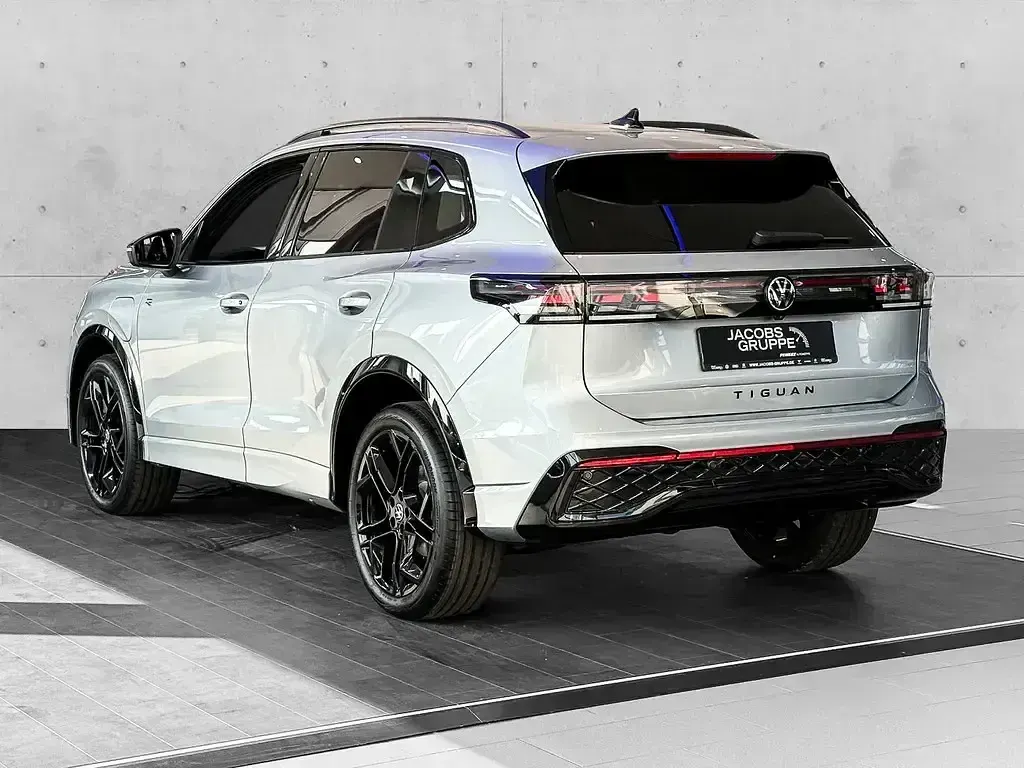 Usata VW Tiguan R-line 150 CV (110 kW) 2025 Argento SUV