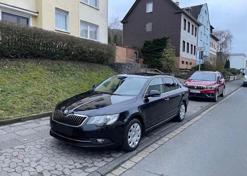 Gebraucht Skoda Superb Elegance 125 PS (91 kW) 2014 Schwarz Limousine