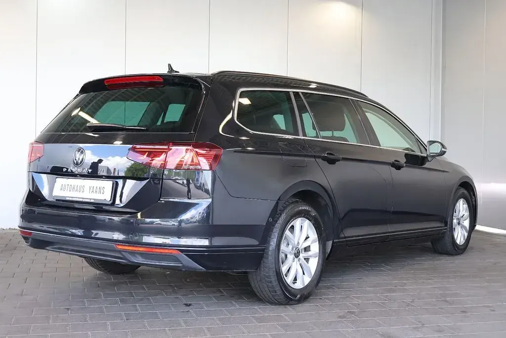 Second-hand VW Passat Business 150 CP (110 kW) 2022 Negru Break