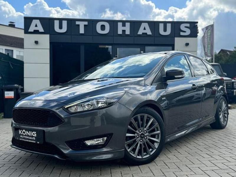 Grau Gebraucht 2018 Ford Focus ST-Line Limousine | 13.900 € (Fairer Preis) - Bild 1/4