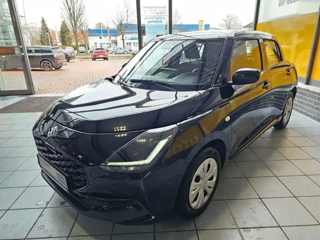 Gebraucht Suzuki Swift 83 PS (61 kW) 2024 Super black pearl (metallic) Kleinwagen