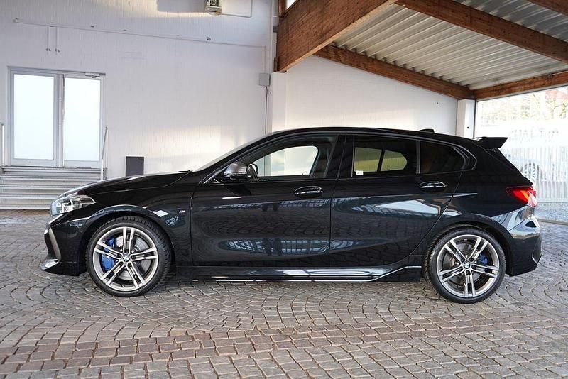 Gebraucht BMW M135 Performance 306 PS (225 kW) 2021 Black sapphire metallic Kleinwagen