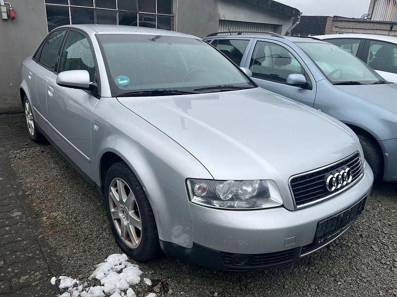 Grau Gebraucht 2003 Audi A4 Limousine | 700 € (Superpreis) - Bild 1/4