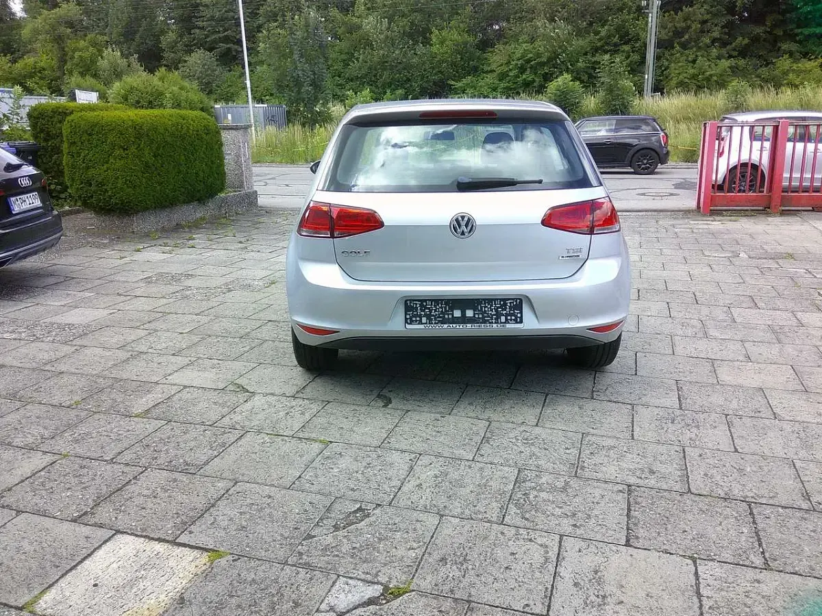 Gebraucht VW Golf VII Trendline 86 PS (63 kW) 2015 Reflexsilber metallic Kleinwagen