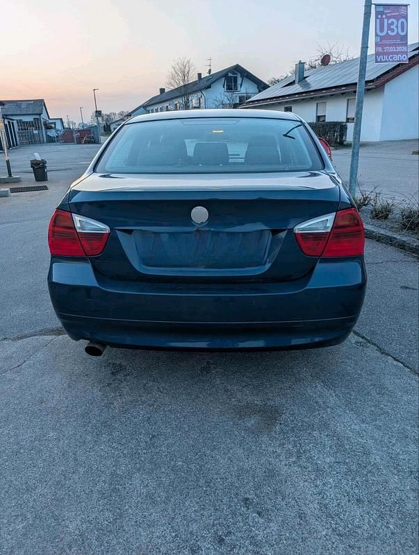 Gebraucht BMW 318 142 PS (104 kW) 2004 Blau Limousine