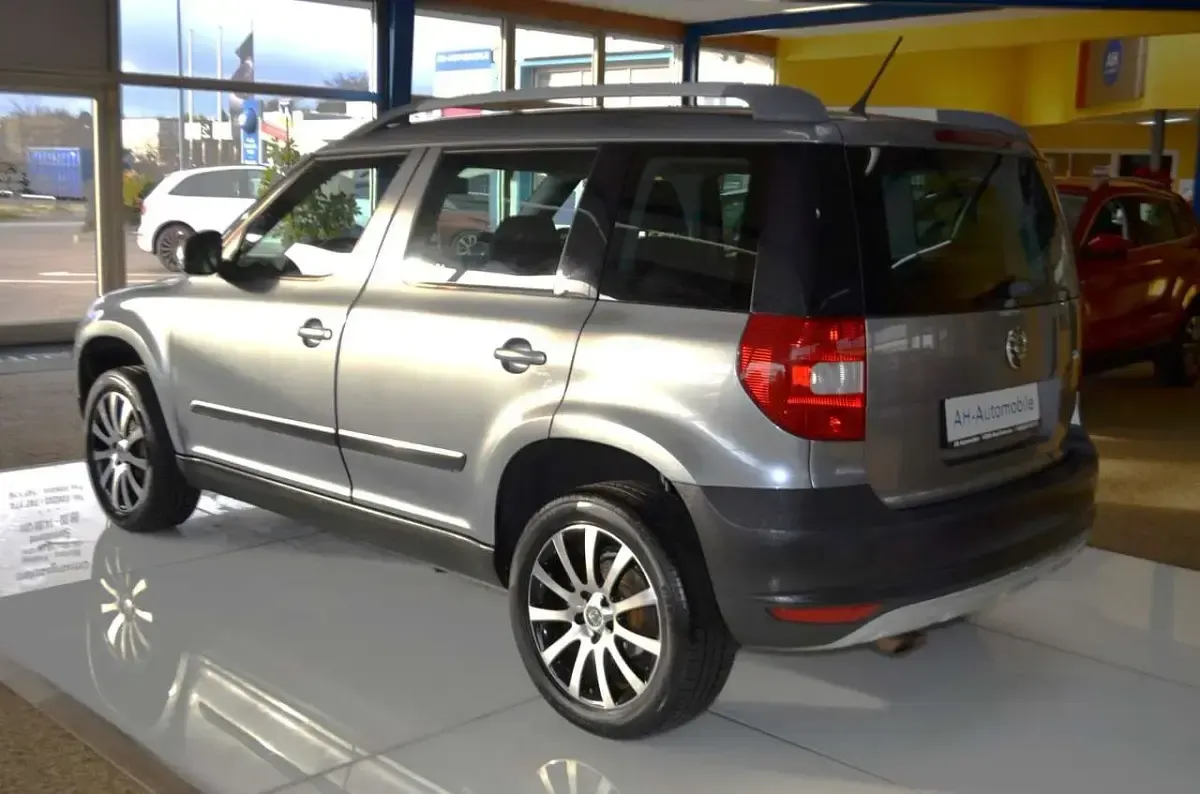 Gebraucht Skoda Yeti Ambition 105 PS (77 kW) 2013 Grau SUV