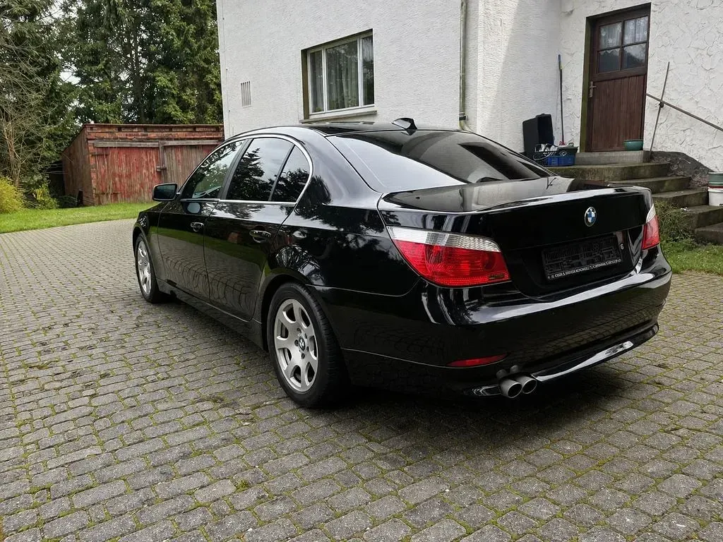 Second-hand BMW 520 170 CP (125 kW) 2004 Negru Berlinǎ