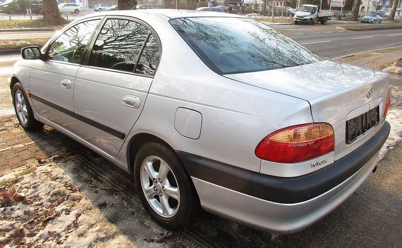 Gebraucht Toyota Avensis Sol 150 PS (110 kW) 2002 Grau Limousine