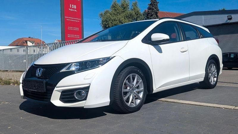 Weiß Gebraucht 2015 Honda Civic Elegance Kombi | 12.999 € (Etwas zu teuer) - Bild 1/4