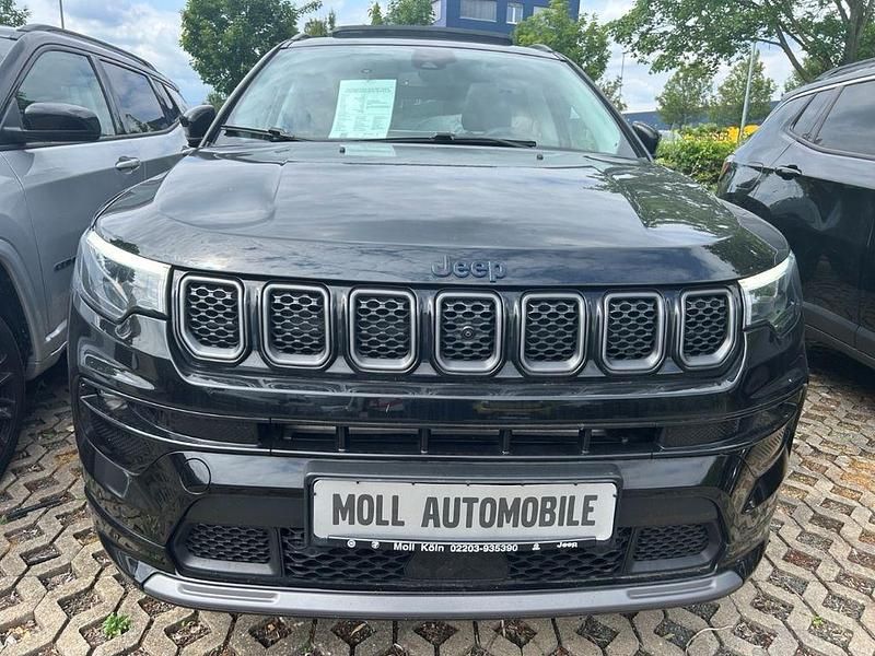 Second-hand Jeep Compass 241 CP (177 kW) 2022 Negru SUV