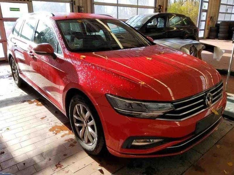 Gebraucht VW Passat Business 122 PS (89 kW) 2023 Rot Kombi