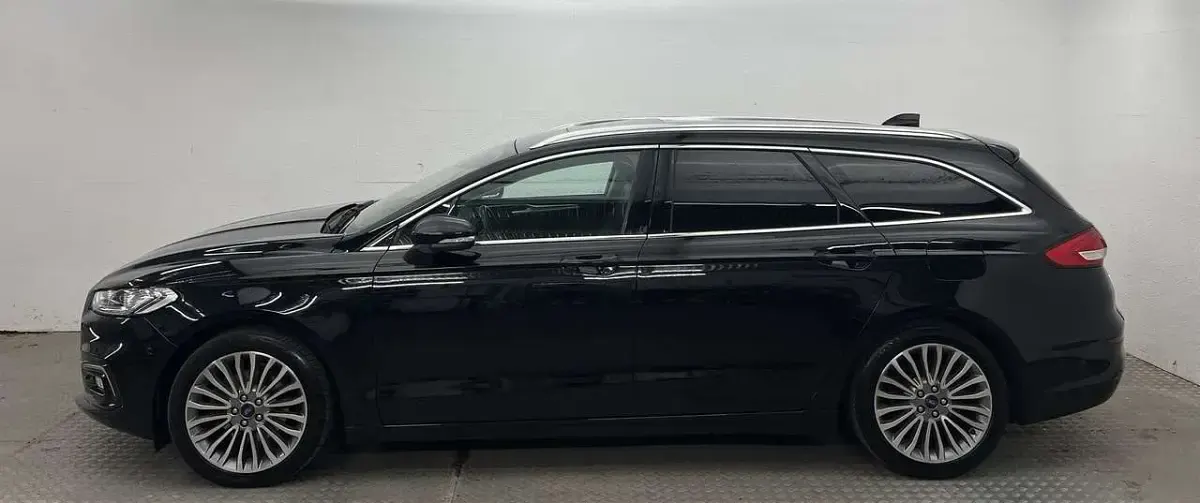 Gebraucht Ford Mondeo Titanium 300 PS (220 kW) 2022 Obsidianschwarz met (metallic) Kombi