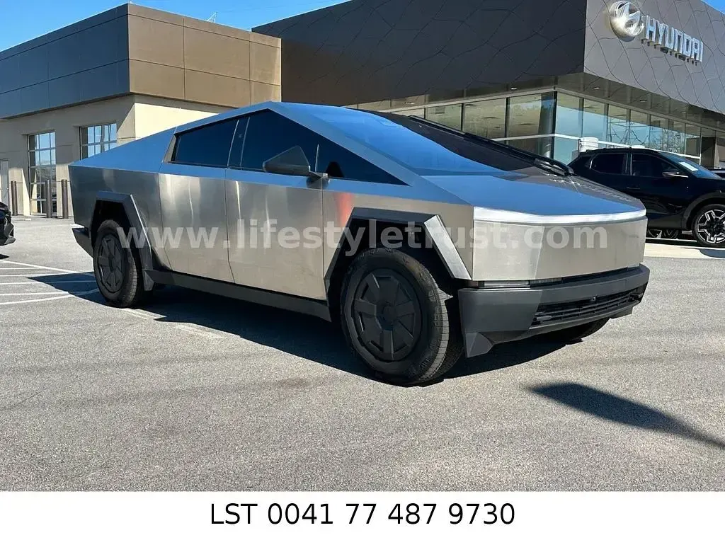 Gebraucht Tesla Cybertruck 450 kW (612 PS) 2025 Grau Pickup