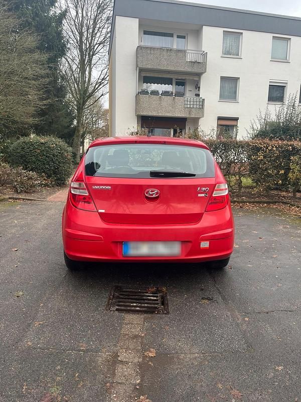 Gebraucht Hyundai i30 Edition+ 109 PS (80 kW) 2009 Rot Kleinwagen