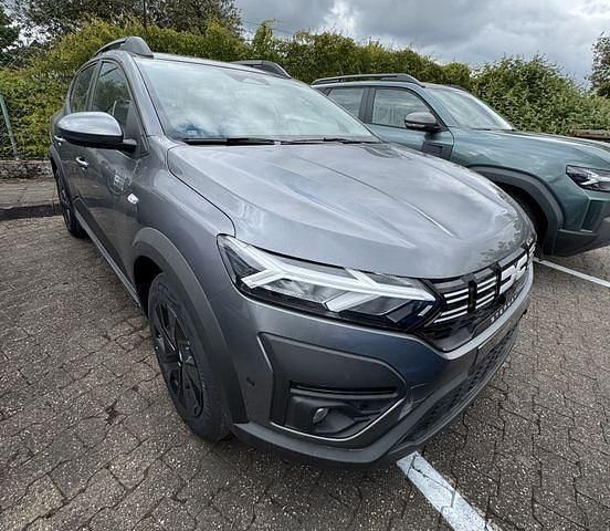 Neu Dacia Sandero Expression 101 PS (74 kW) 2025 Grün Kleinwagen
