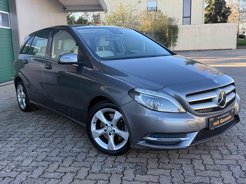 Gebraucht Mercedes B220 184 PS (135 kW) 2014 Grau Van / Kleinbus