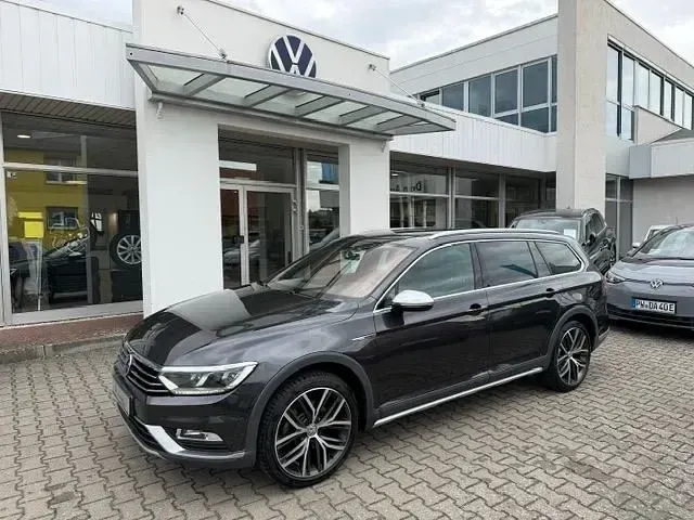 Gebraucht VW Passat Alltrack 190 PS (139 kW) 2018 Mangangrau metallic (metallic) Kombi