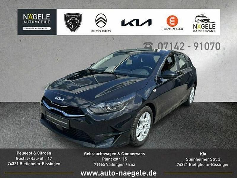 Black metallic Gebraucht 2024 Kia Ceed Vision Limousine | 23.400 € (Fairer Preis) - Bild 1/4