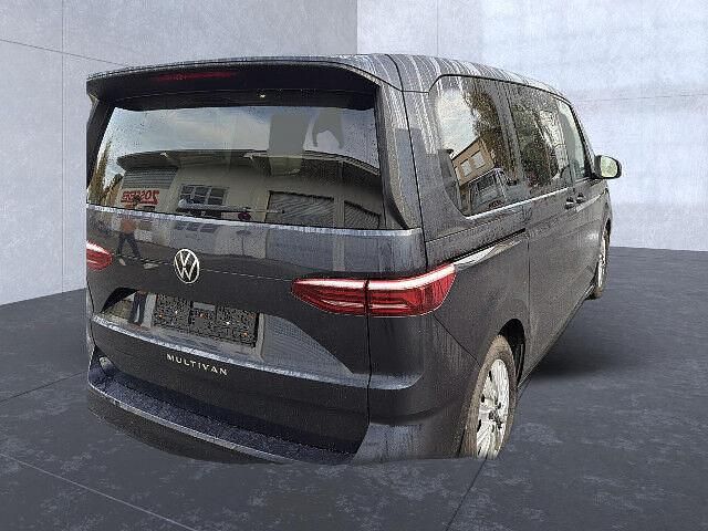 Gebraucht VW Multivan Basis 150 PS (110 kW) 2023 Blau Van