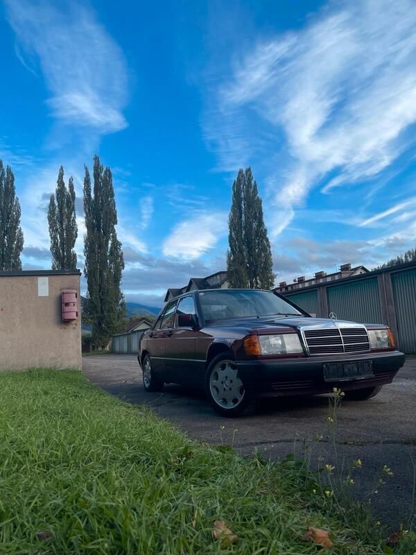 Rot Gebraucht 1992 Mercedes 190 Avantgarde Limousine | 9.000 € - Bild 1/4