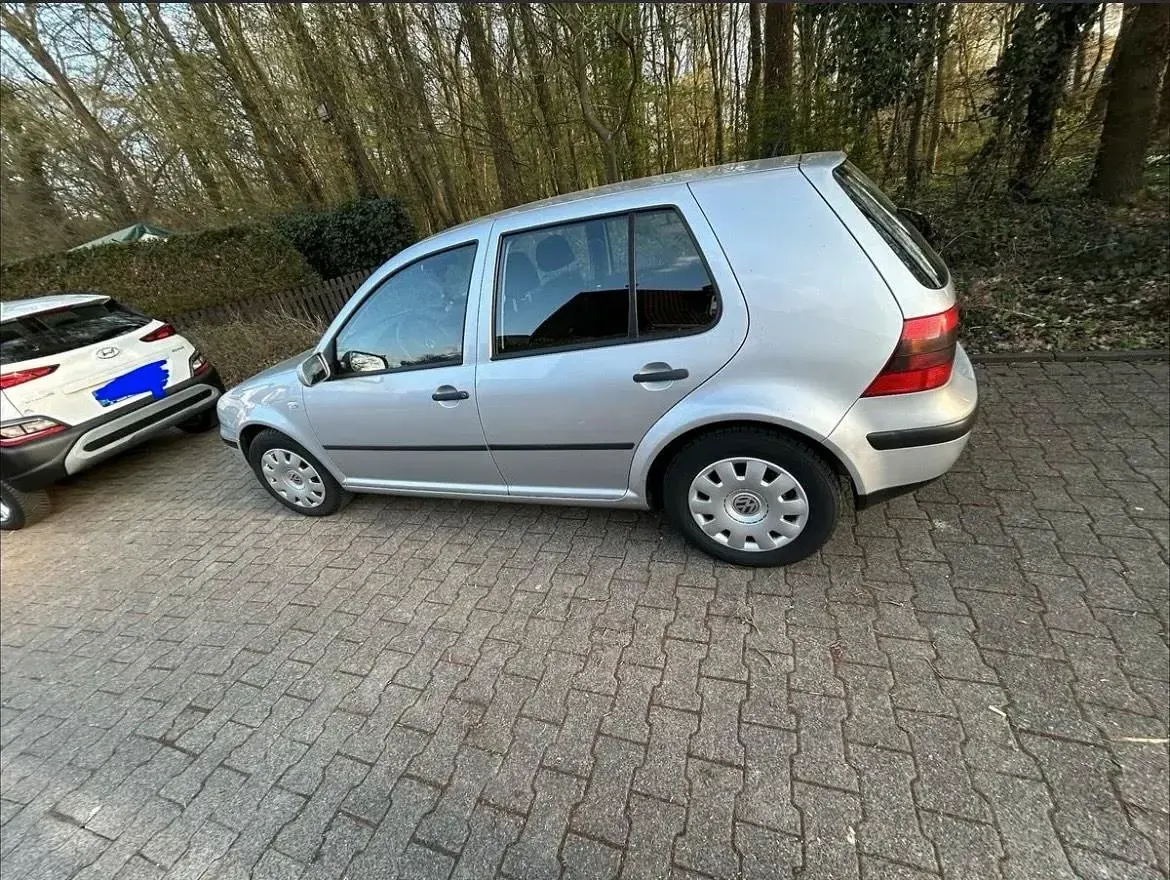 Gebraucht VW Golf IV 2001 Silber Kleinwagen