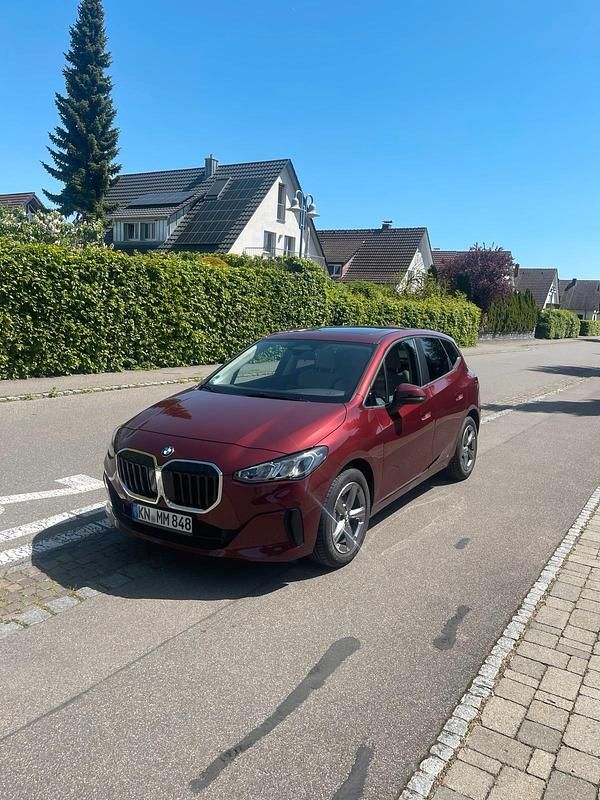 Rot Gebraucht 2022 BMW 218 Kombi | 22.900 € (Fairer Preis) - Bild 1/4