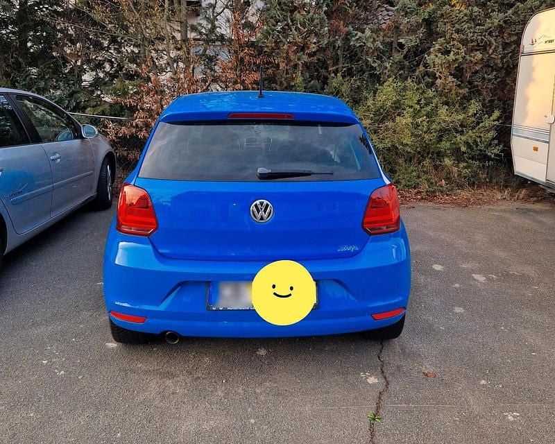 Gebraucht VW Polo 90 PS (66 kW) 2014 Blau Limousine