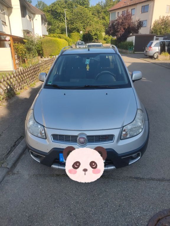 Grau Gebraucht 2010 Fiat Sedici SUV | 5.500 € (Teuer) - Bild 1/4