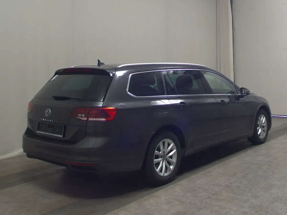 Gebraucht VW Passat Business 150 PS (110 kW) 2022 Grau Kombi