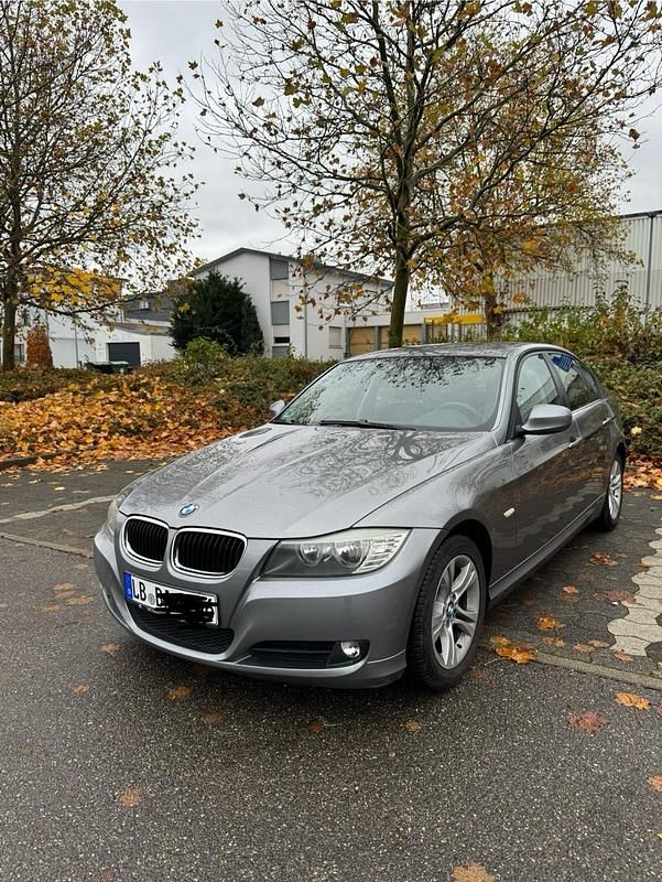 Grau Gebraucht 2009 BMW 320 Limousine | 5.300 € (Guter Preis) - Bild 1/4