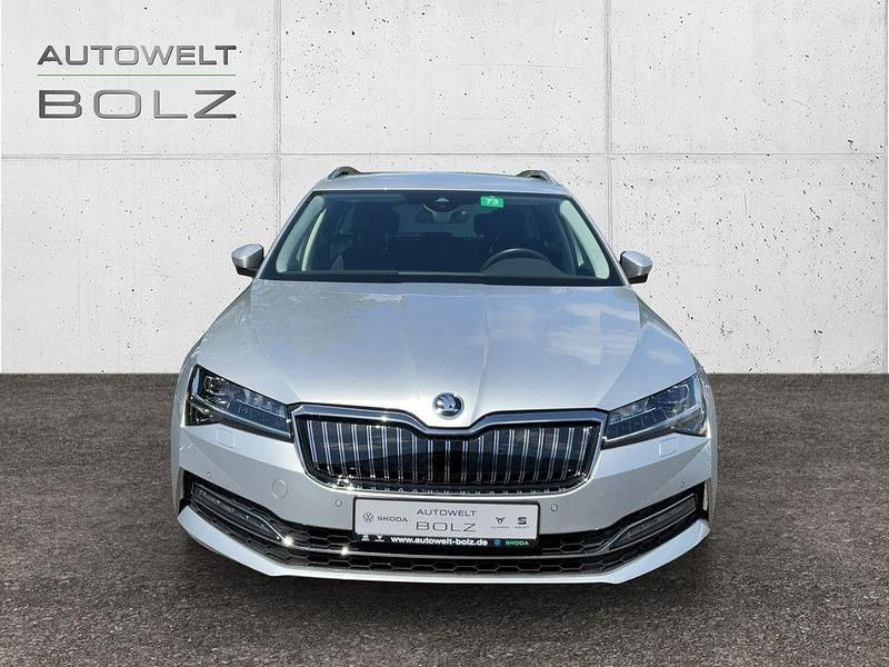 Gebraucht Skoda Superb Style 218 PS (160 kW) 2022 Silber Kombi