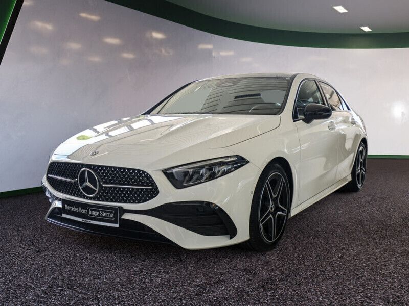 Weiß Gebraucht 2024 Mercedes A220 Advanced Plus Limousine | 38.485 € (Fairer Preis) - Bild 1/4