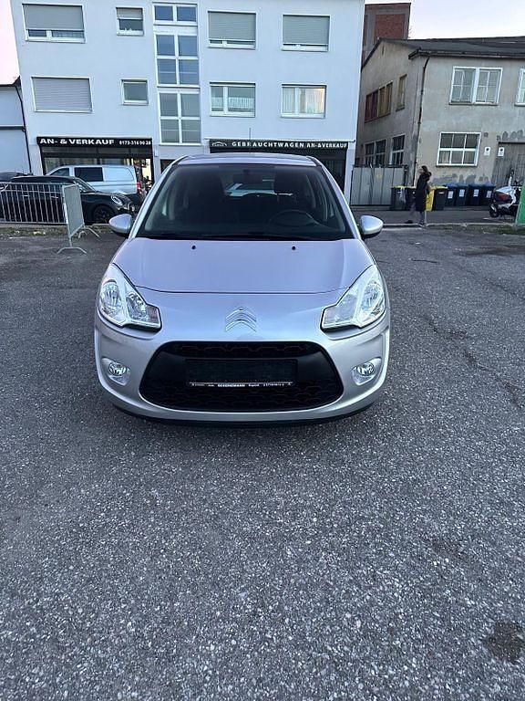 Grau Gebraucht 2010 Citroën C3 Tendance Limousine | 2.900 € (Fairer Preis) - Bild 1/4