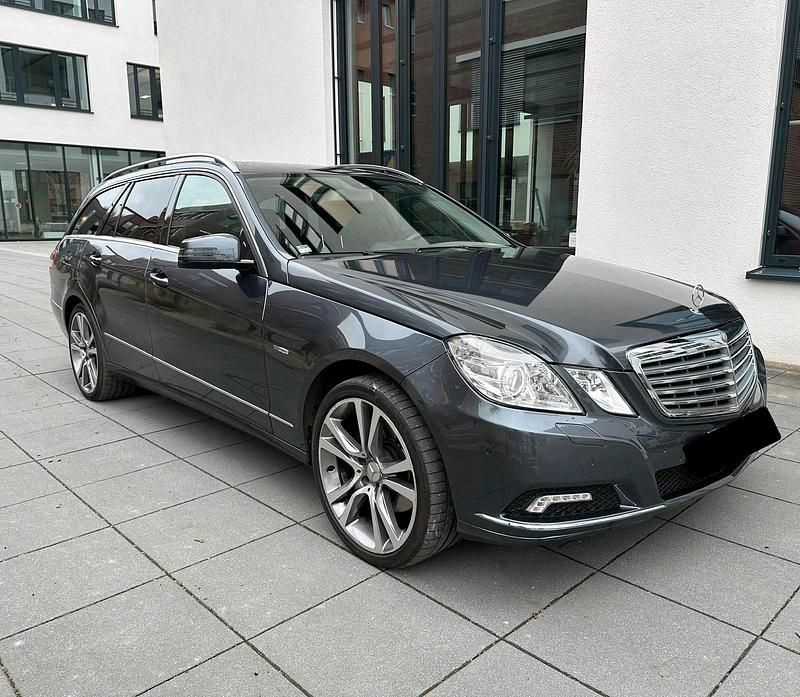 Grau Gebraucht 2011 Mercedes E250 Kombi | 7.200 € (Superpreis) - Bild 1/4