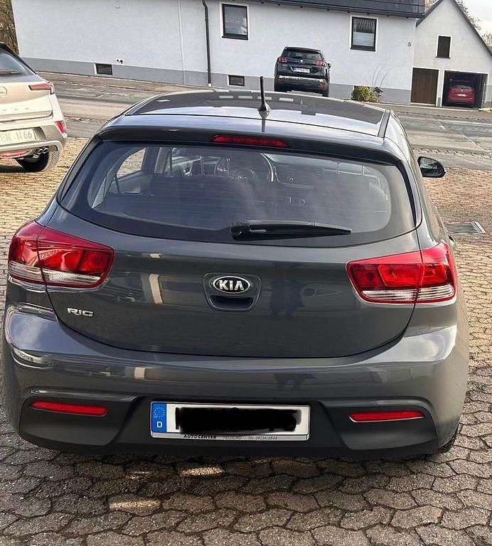 Gebraucht Kia Rio 84 PS (61 kW) 2021 Grau Limousine