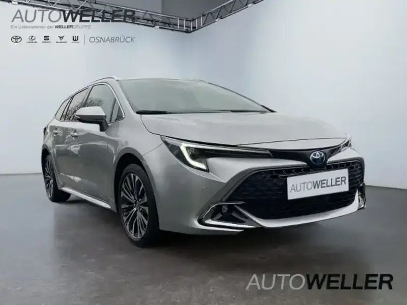 Shimmering silber metallic Neu 2024 Toyota Corolla Team Kombi | 37.980 € - Bild 1/3
