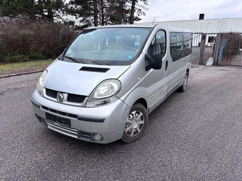 Grau Gebraucht 2004 Renault Trafic Van / Kleinbus | 3.500 € (Fairer Preis) - Bild 1/4