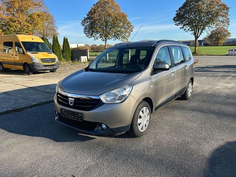 Braun Gebraucht 2012 Dacia Lodgy Lauréate Van / Kleinbus | 3.490 € (Fairer Preis) - Bild 1/4