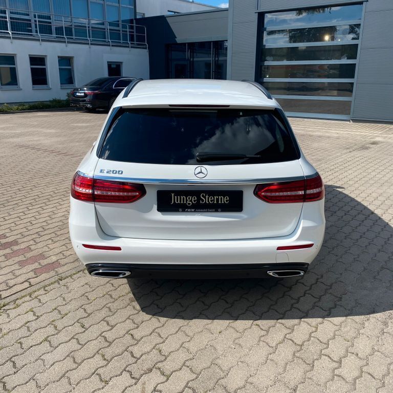 Gebraucht Mercedes E200 Avantgarde 197 PS (144 kW) 2023 Unilack polarweiß Kombi