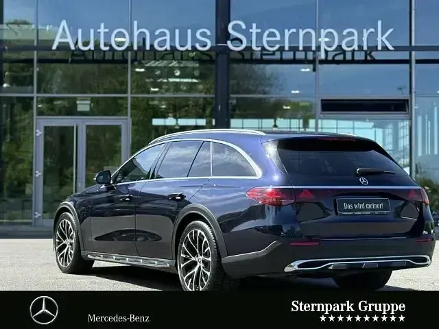 Gebraucht Mercedes E450 381 PS (280 kW) 2024 Blau Limousine